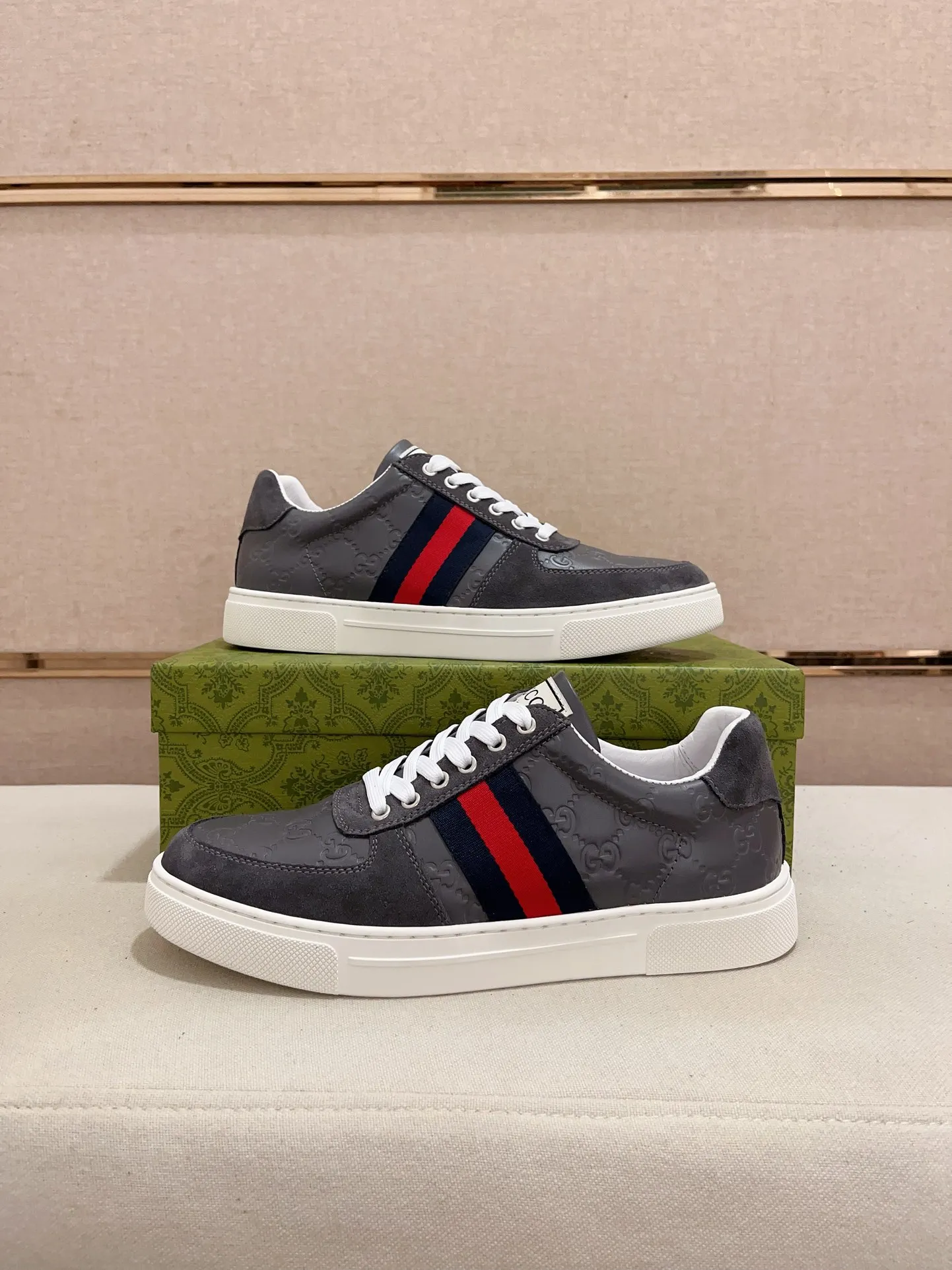Men's clothing and shoes💰:440💰 (GUCCI) The latest model from the official website 🎁🎁Casual and fashionable men's shoes👟, hot style 💥The version is simple and elegant, exclusive for trendy men. Unique official website latest brand elements 👑Gucci original decoration, fashionable and generous, the fabric is original cowhide ✅sheepskin lining, the official website specifies wear-resistant casual outsole, the classic model is taken in kind at the counter🎬38-44 (45 is not returned or exchanged)